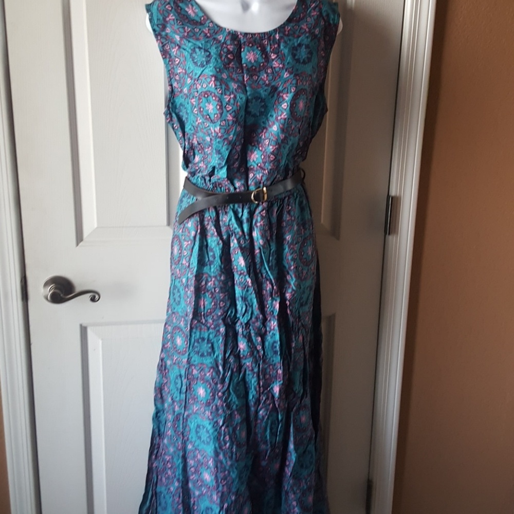 Stevie &Lindsay Maxi Dress. Size Large NWOT🐰